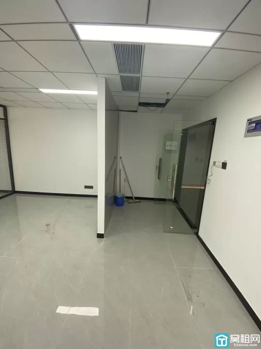 海曙平安大厦出租办公室面积100平米，租金4500元