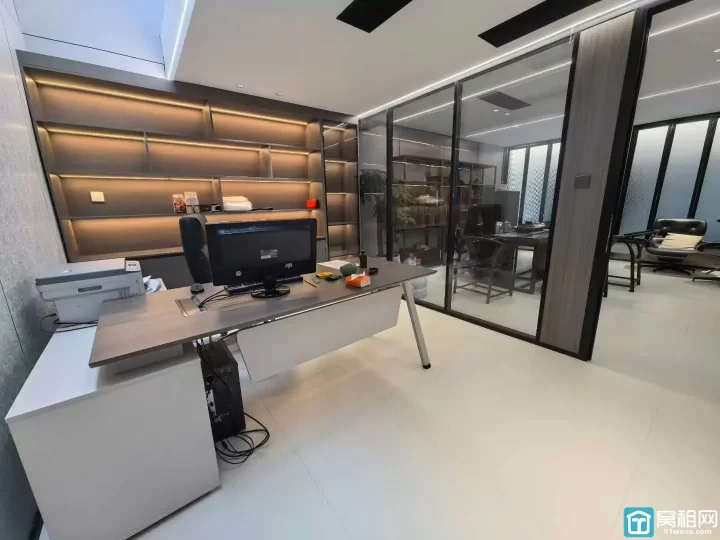 钱湖天地写字楼面积142平豪华装修，特价5500元/月出租