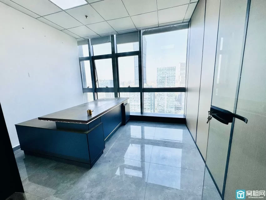 鸿安大厦170平，8500月租，朝西北双面彩光，两个隔间，落地窗，地砖装修