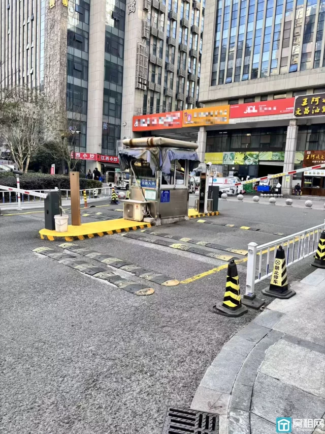 高新区联安明新大厦停车收费包月多少？