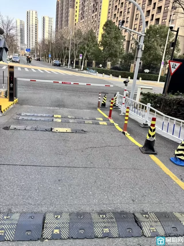 高新区联安明新大厦停车收费包月多少？