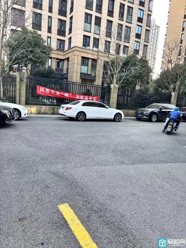 高新区联安明新大厦停车收费包月多少？