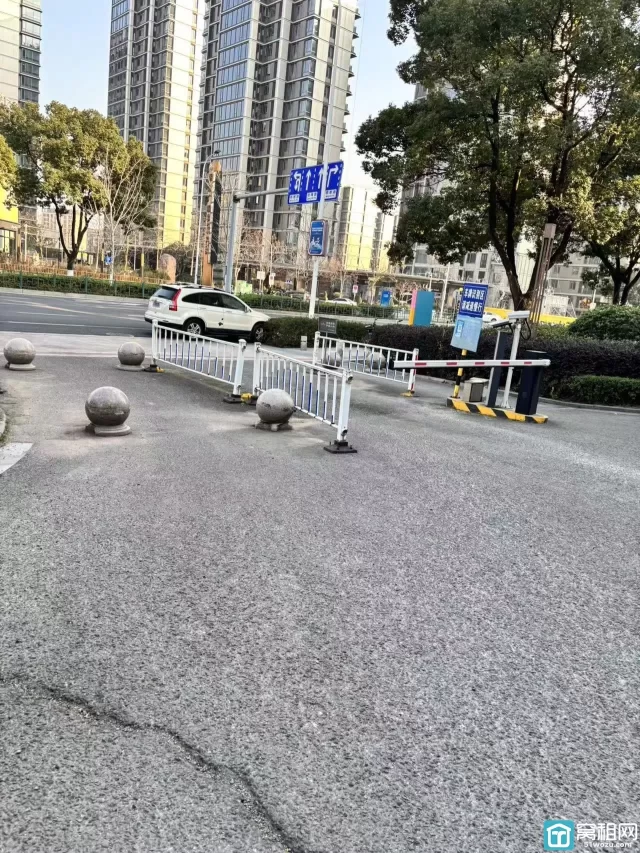 宁波嘉利广场停车包月多少临时停车收费多少？