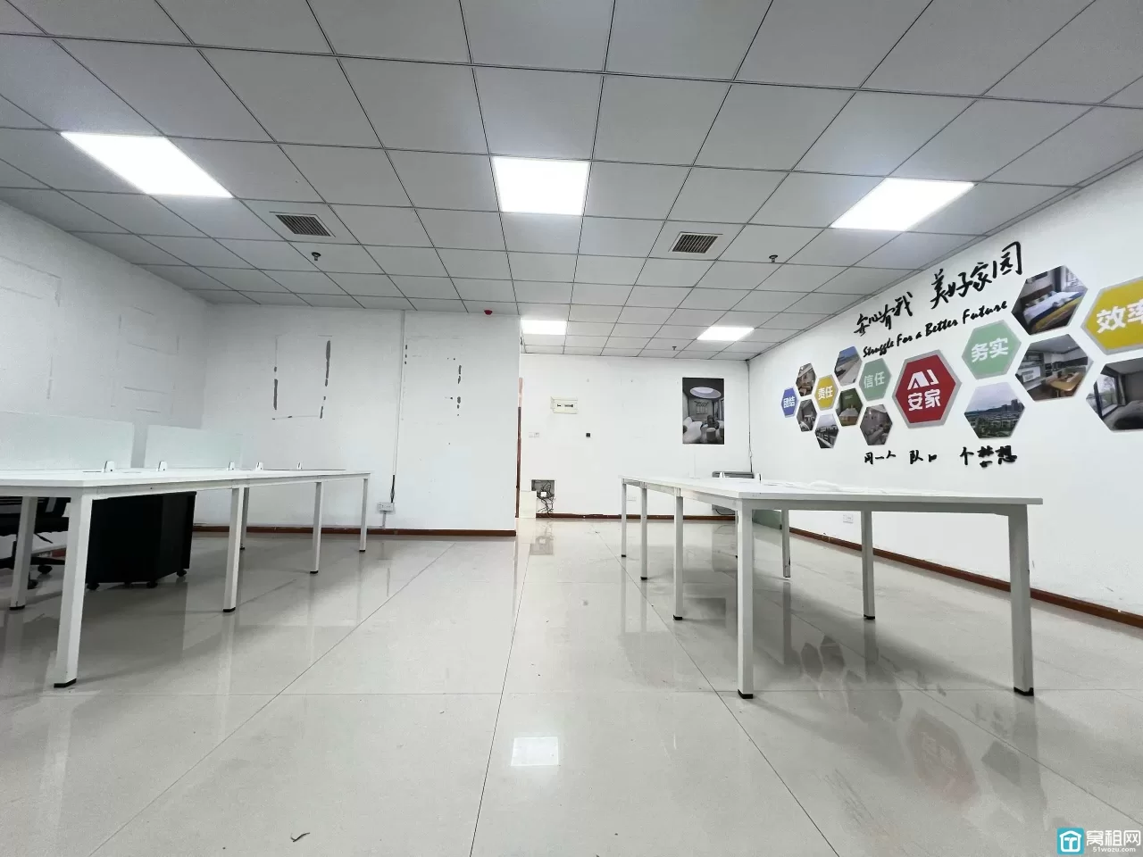 南部商务区美豪大厦出租125平，2隔间，带部分家具