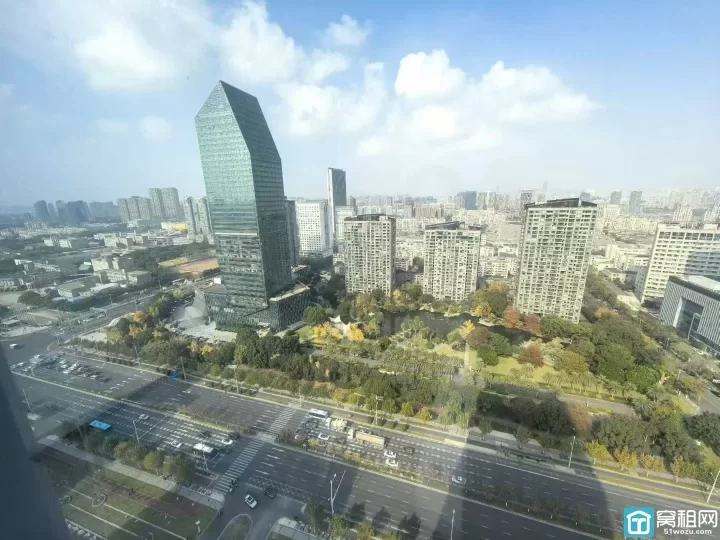 鄞州商会北楼面积：105平价格：4500元/月