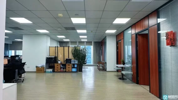 东部新城航运中心隔壁汇银国际大厦230平方精装办公楼出租