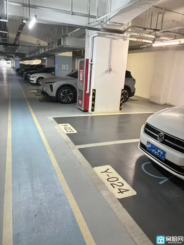 新世界宁云中心停车包月费用多少？