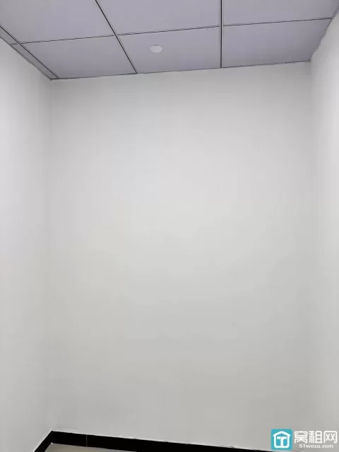 宁波会展大厦对面世纪金贸大厦出租18平 全新精装修700元/月