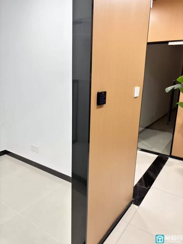 宁波塔附近世纪金贸大厦出租15平米办公室出租可以注册公司700元/月