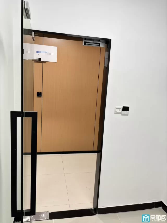 宁波会展大厦对面世纪金贸大厦出租18平 全新精装修700元/月