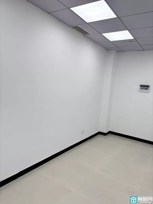 宁波老江东区世纪经贸大厦全新精装修40平米办公室出租1100元/月