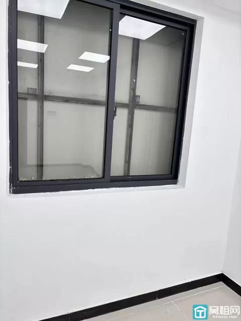 宁波老江东区世纪经贸大厦全新精装修40平米办公室出租1100元/月