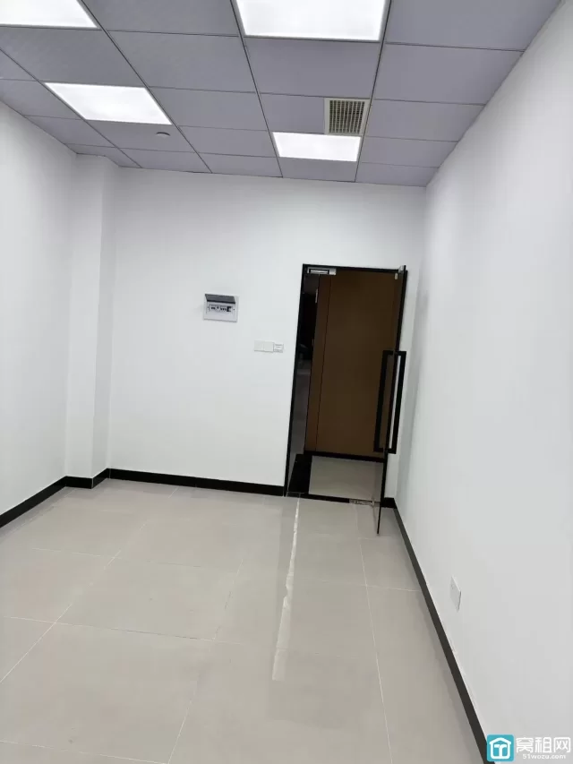 宁波老江东区世纪经贸大厦全新精装修40平米办公室出租1100元/月