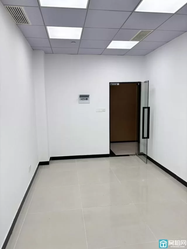 宁波老江东区世纪经贸大厦全新精装修40平米办公室出租1100元/月