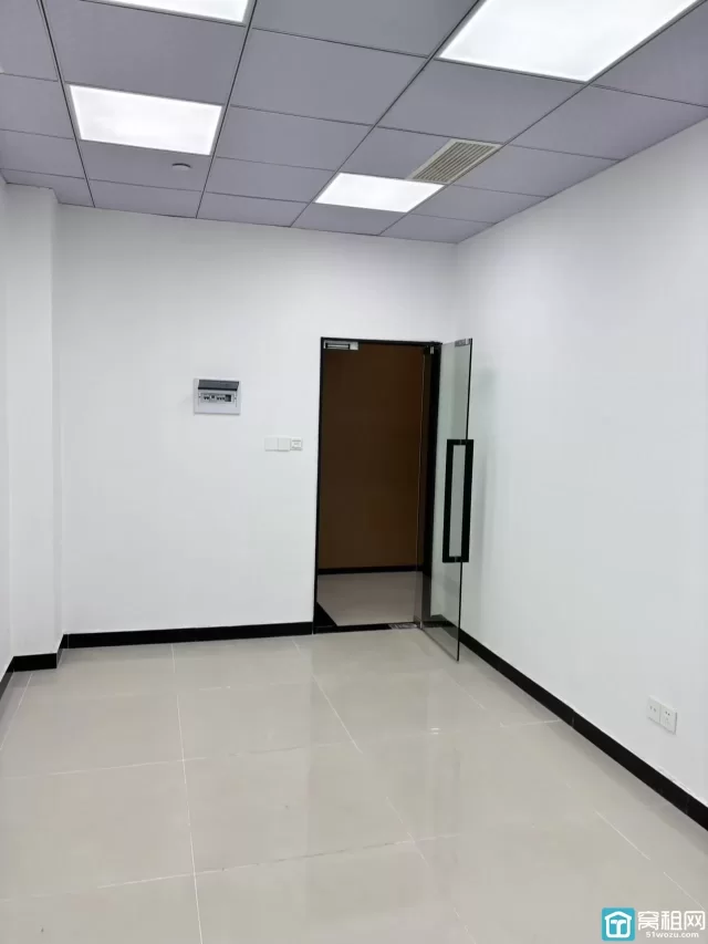 宁波老江东区世纪经贸大厦全新精装修40平米办公室出租1100元/月