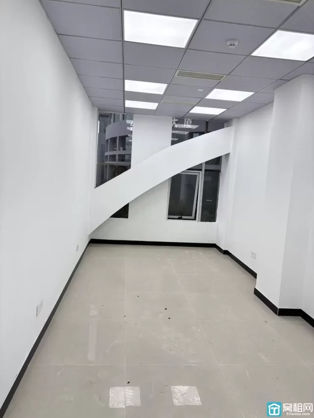 百丈路会展中心大厦对面世纪金贸大厦42平米月租金1300元.月