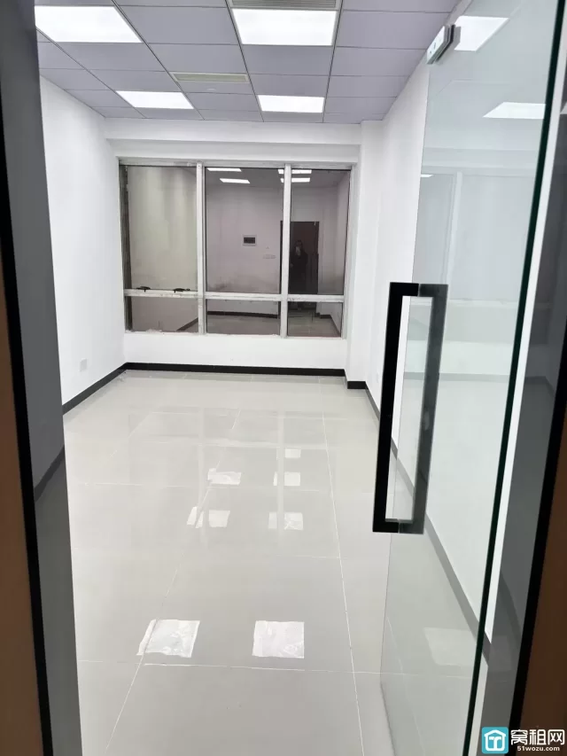 宁波七塔寺对面百丈路 世纪金贸大厦40平米精装修办公室招租1700元