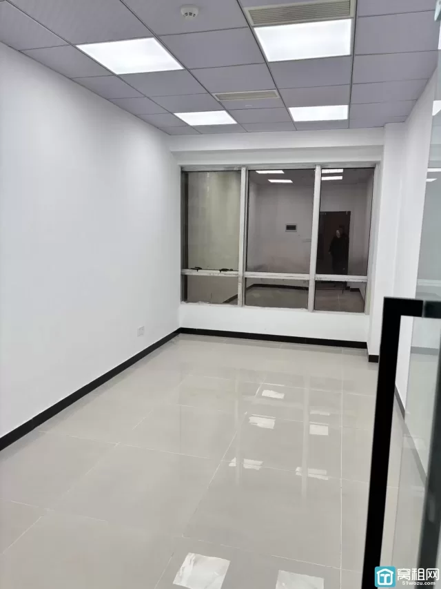 宁波七塔寺对面百丈路 世纪金贸大厦40平米精装修办公室招租1700元