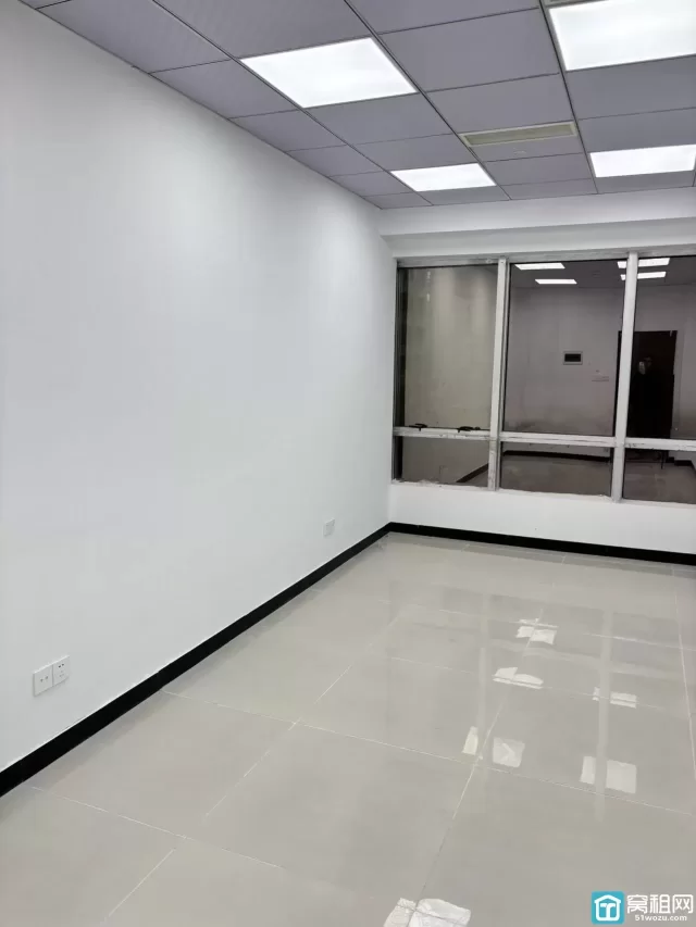 宁波七塔寺对面百丈路 世纪金贸大厦40平米精装修办公室招租1700元