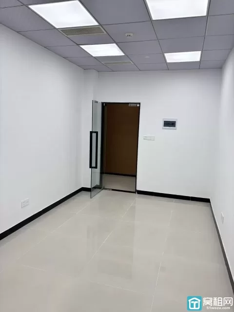 宁波七塔寺对面百丈路 世纪金贸大厦40平米精装修办公室招租1700元