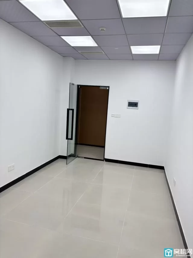 宁波七塔寺对面百丈路 世纪金贸大厦40平米精装修办公室招租1700元