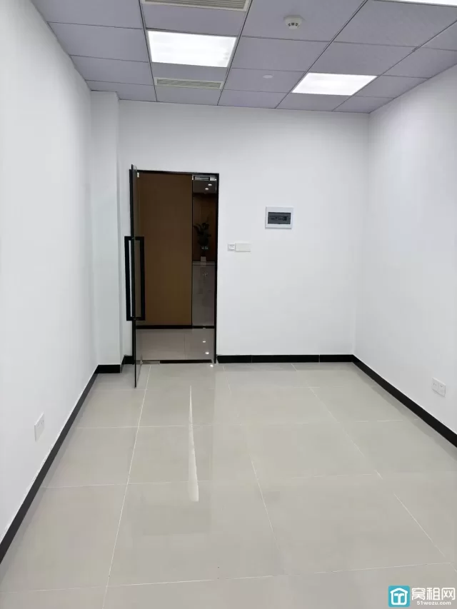 宁波七塔寺对面百丈路 世纪金贸大厦40平米精装修办公室招租1700元