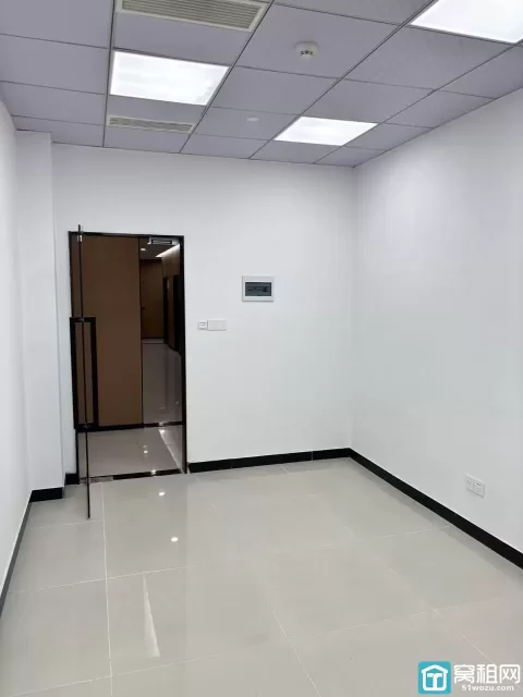 宁波七塔寺对面百丈路 世纪金贸大厦40平米精装修办公室招租1700元