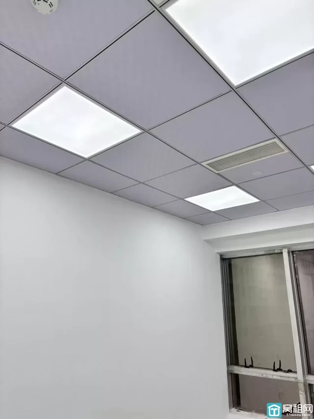 宁波七塔寺对面百丈路 世纪金贸大厦40平米精装修办公室招租1700元