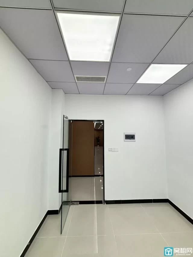 宁波七塔寺对面百丈路 世纪金贸大厦40平米精装修办公室招租1700元