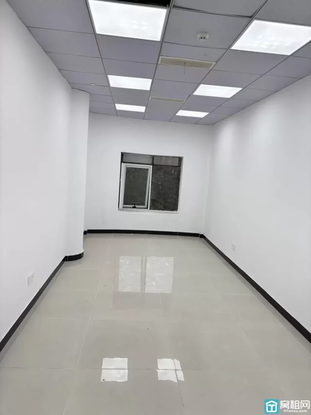 鄞州区宁铸中心对面世纪经贸大厦40平米精装修出租1650元/月