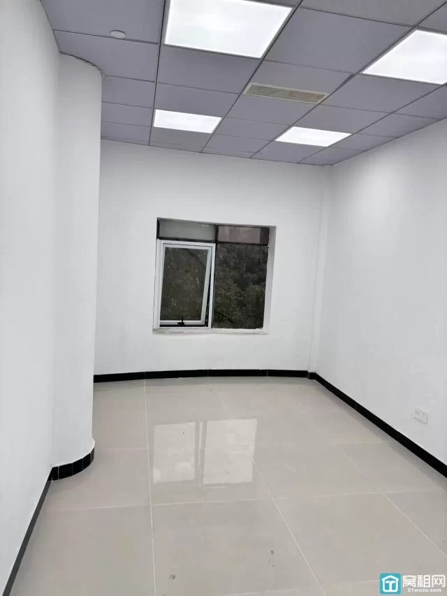 鄞州区宁铸中心对面世纪经贸大厦40平米精装修出租1650元/月