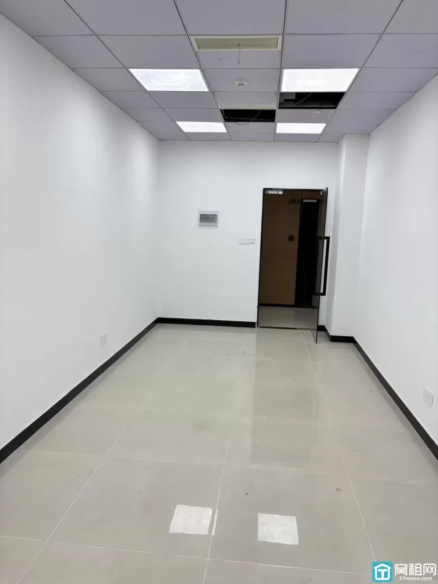 鄞州区宁铸中心对面世纪经贸大厦40平米精装修出租1650元/月