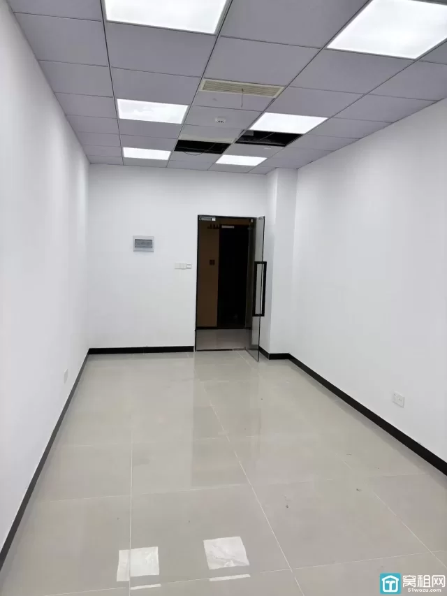 鄞州区宁铸中心对面世纪经贸大厦40平米精装修出租1650元/月