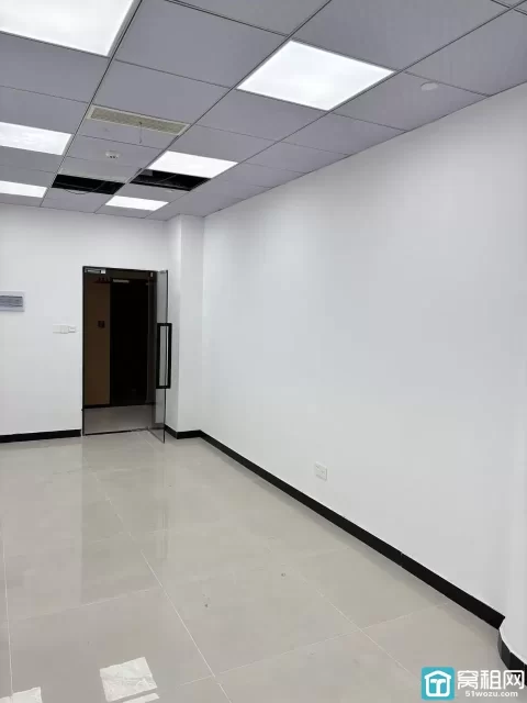 鄞州区宁铸中心对面世纪经贸大厦40平米精装修出租1650元/月