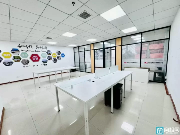 南部商务区迪趣大厦隔壁美豪大厦125平，2隔间，带部分家具