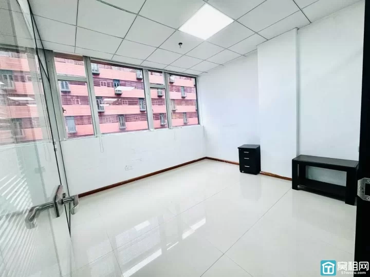 南部商务区迪趣大厦隔壁美豪大厦125平，2隔间，带部分家具