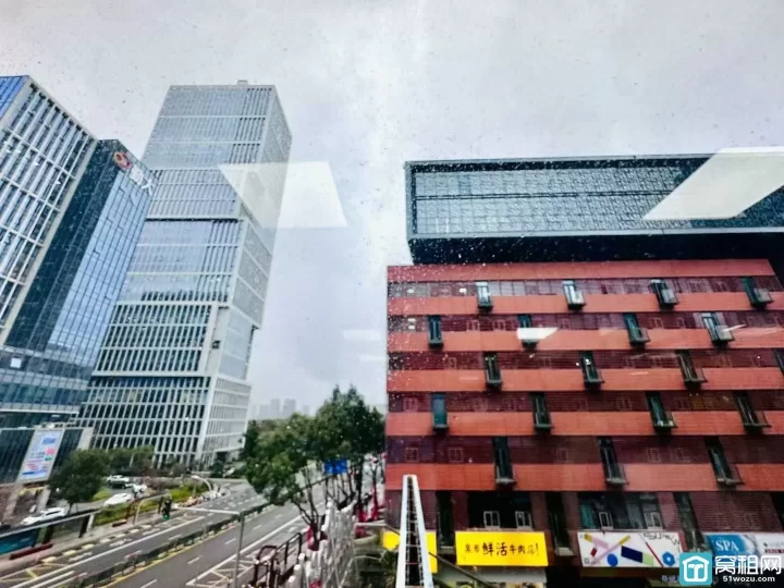 南部商务区迪趣大厦隔壁美豪大厦125平，2隔间，带部分家具