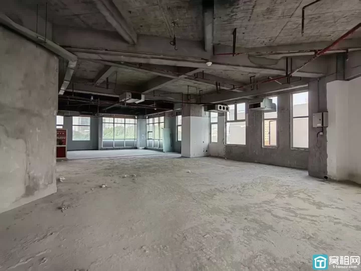 高新区华润万家对面写字楼1095.33整层毛坯出租，得房率百分之85