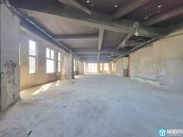 高新区华润万家对面写字楼1095.33整层毛坯出租，得房率百分之85