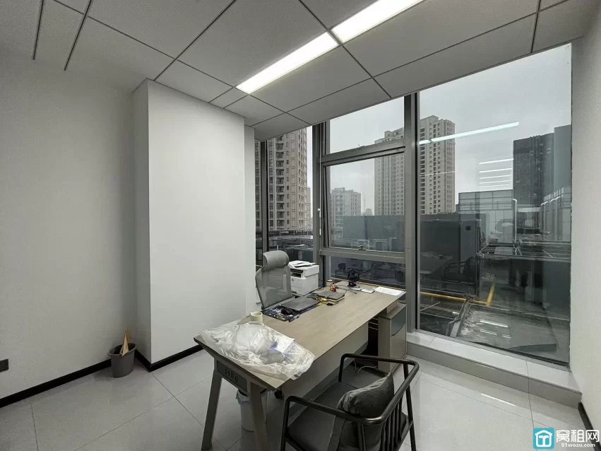宁波高铁站对面星悦中心面积：212平办公室出租