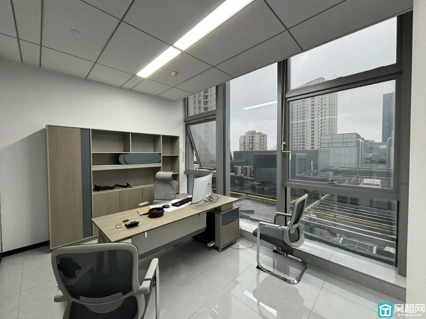 宁波高铁站对面星悦中心面积：212平办公室出租