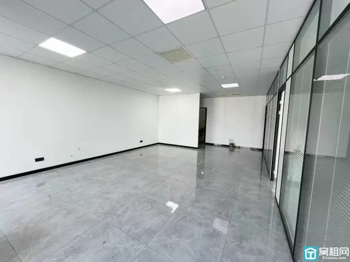 宁波高新区高端写字楼浙商大厦140平米落地窗视野好办公室出租