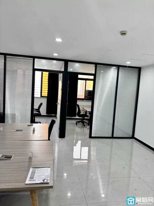 海曙区天一平安大厦115平米精装修办公室出租5600元一个月
