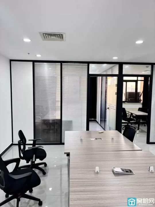 海曙区天一平安大厦115平米精装修办公室出租5600元一个月