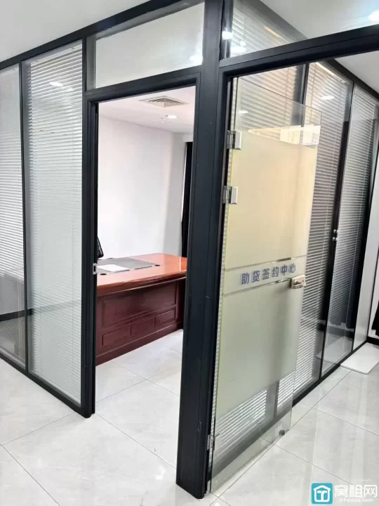 海曙区天一平安大厦115平米精装修办公室出租5600元一个月