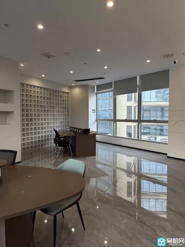 江北区中体芯锐中心725.81平方 原装修公司风格出租
