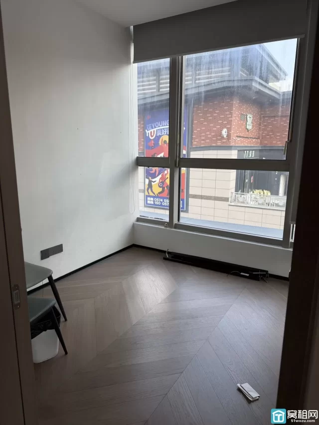 江北区中体芯锐中心725.81平方 原装修公司风格出租