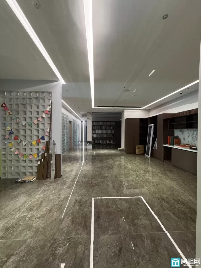 江北区中体芯锐中心725.81平方 原装修公司风格出租