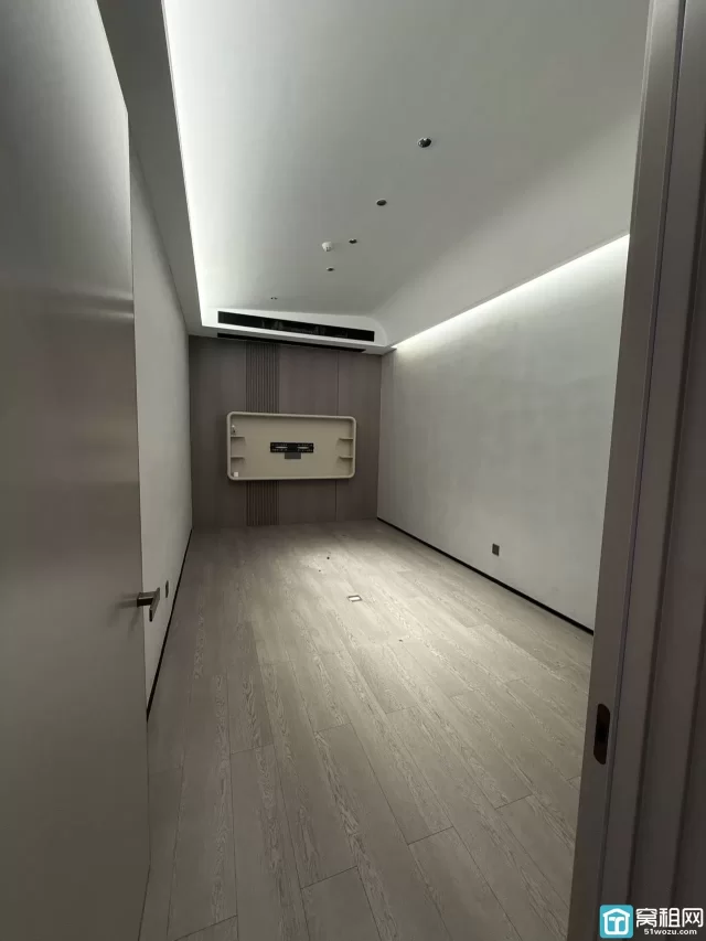 江北区中体芯锐中心725.81平方 原装修公司风格出租