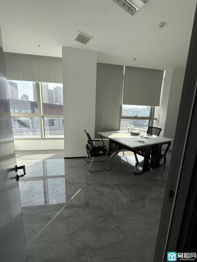 江北区中体芯锐中心725.81平方 原装修公司风格出租